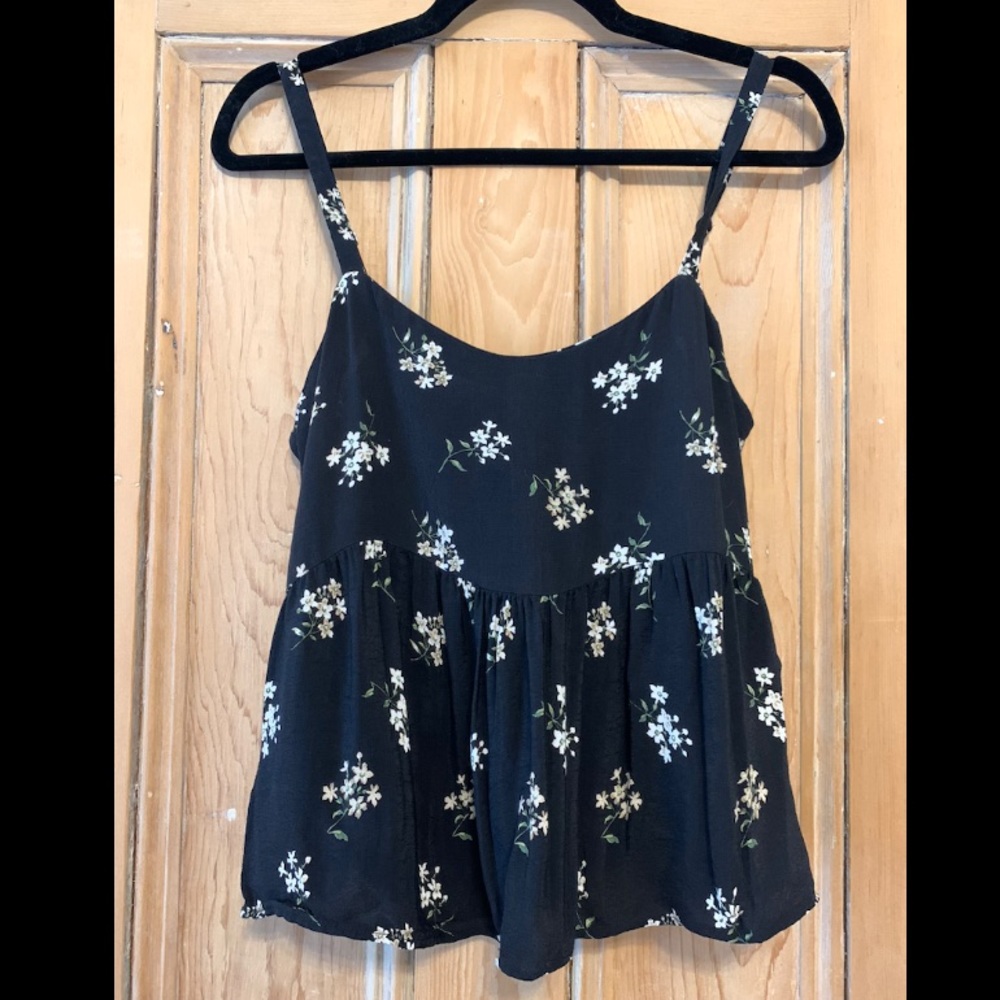 HOLLISTER black tank top with flower details